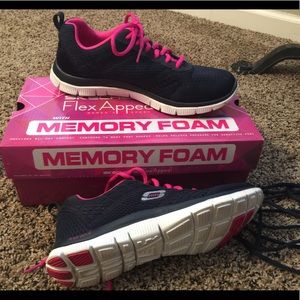 Skechers memory foam shoes size 8.5 (fits 8)
